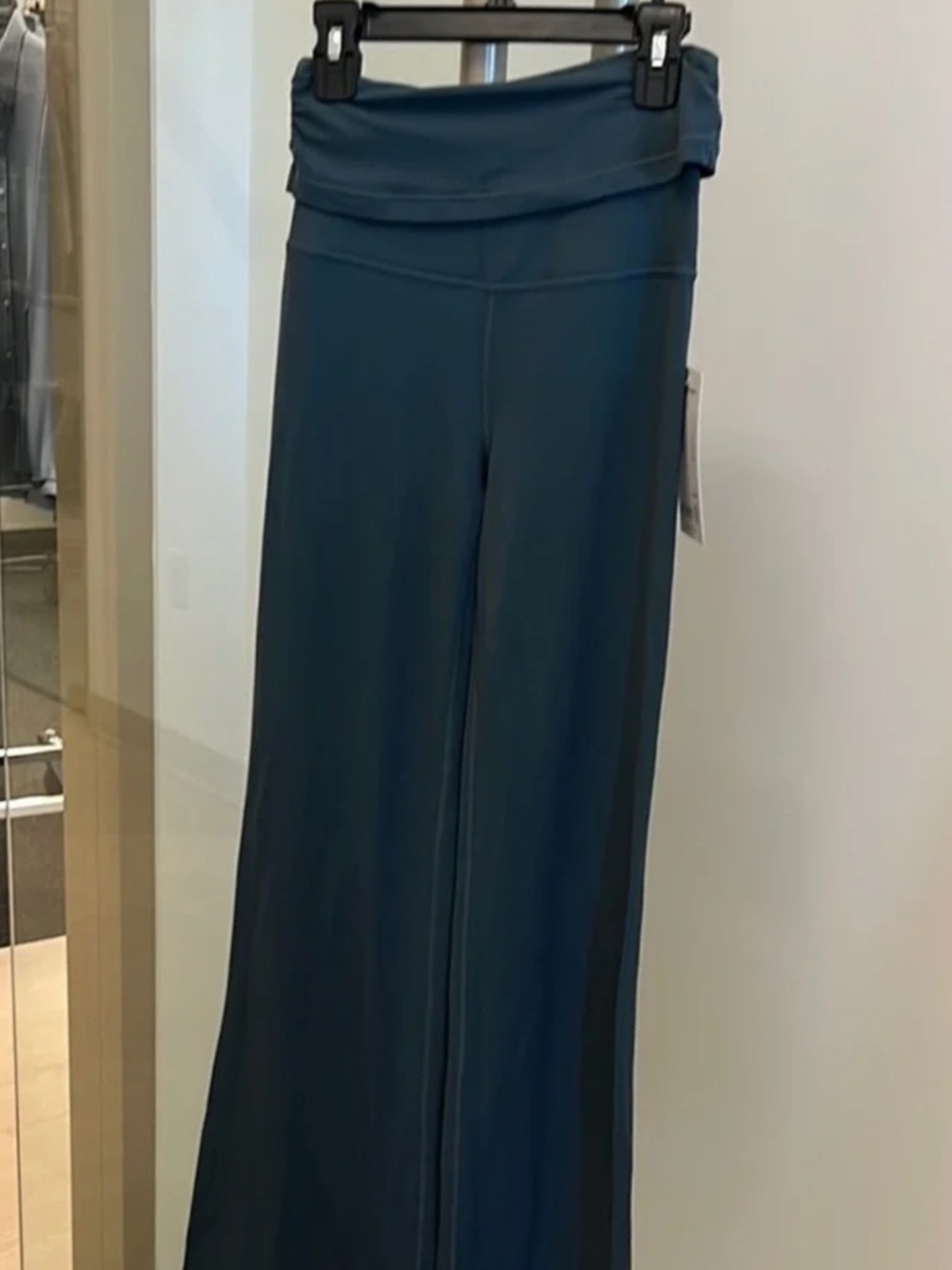 NWT Athleta Transcend Flate Tight- Teal